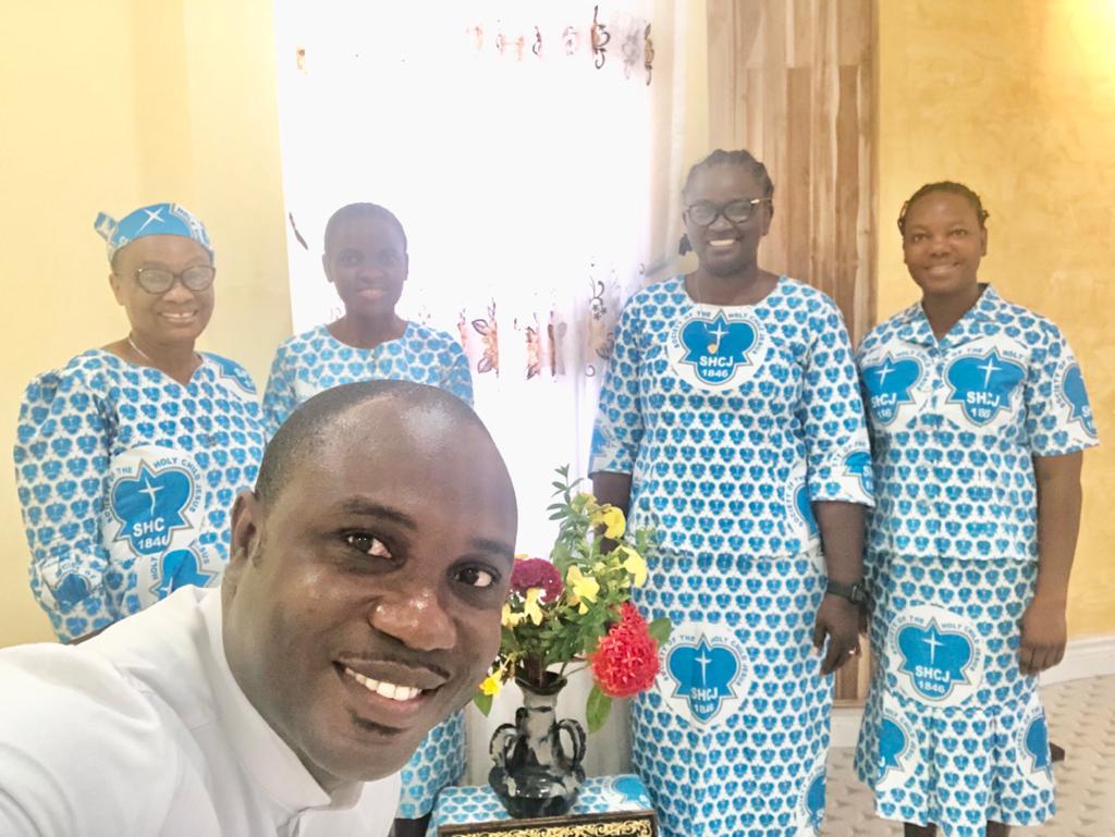 Accra community L-R Srs. Elizabeth Mgbaramuko, Atochi Foby Jennifer, Abahi Juliana Omudu, Felicity Amikiya and Rev. Dieu Donne Kofi Davor, an Associate of the SHCJ.